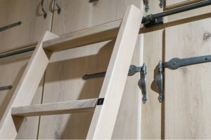 Eichenholz Treppe und Schrank