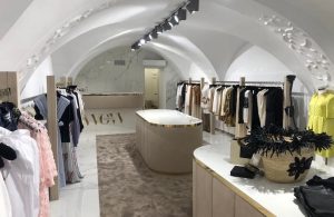 Luxus Damen Boutique weißer Marmor mit Gold