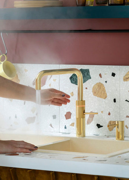 Quooker Wasserhahn eckig gold