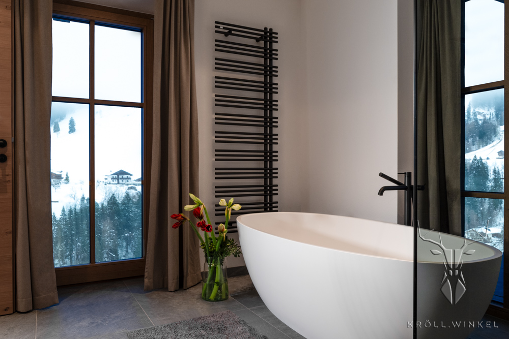 Badezimmer Chalet schwarze Armaturen