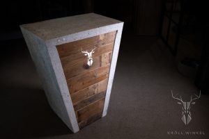 Weinmöbel Holz und Betonlook