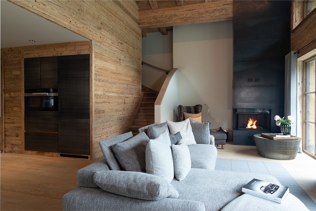 chalet slider-min Chalet Interieur Wohnzimmer mit Kamin