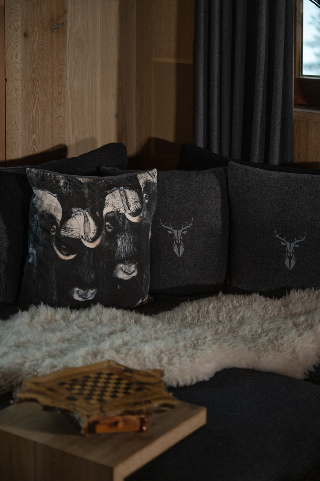 Lodenkissen mit Hirsch Symbol