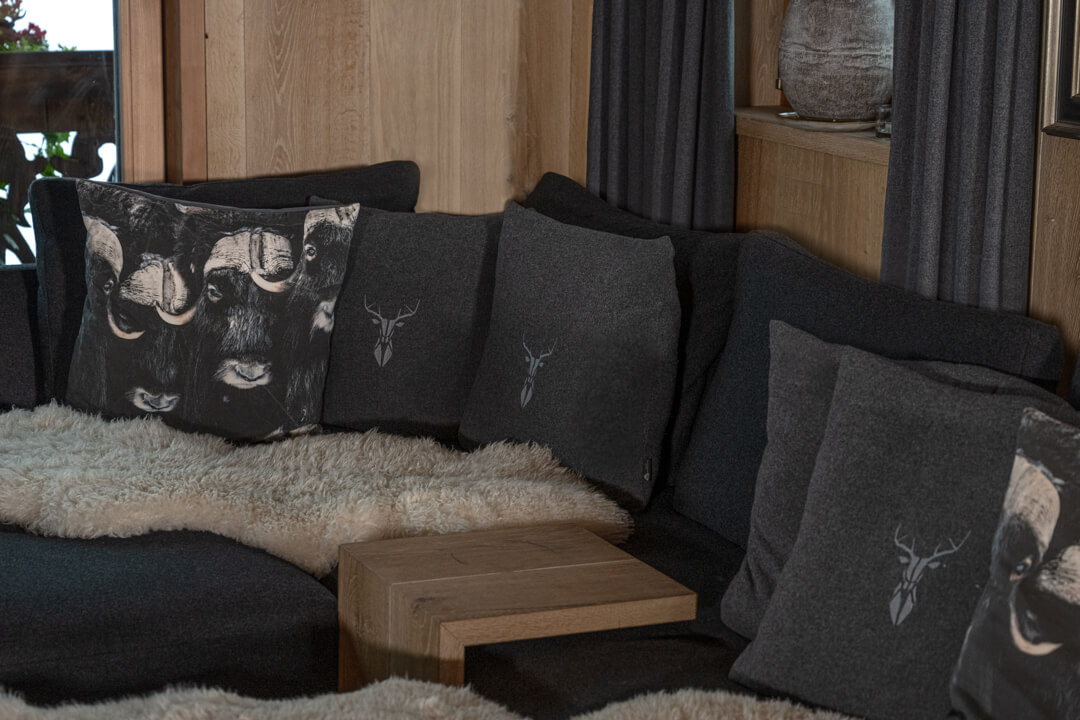 Lodensofa und kissen