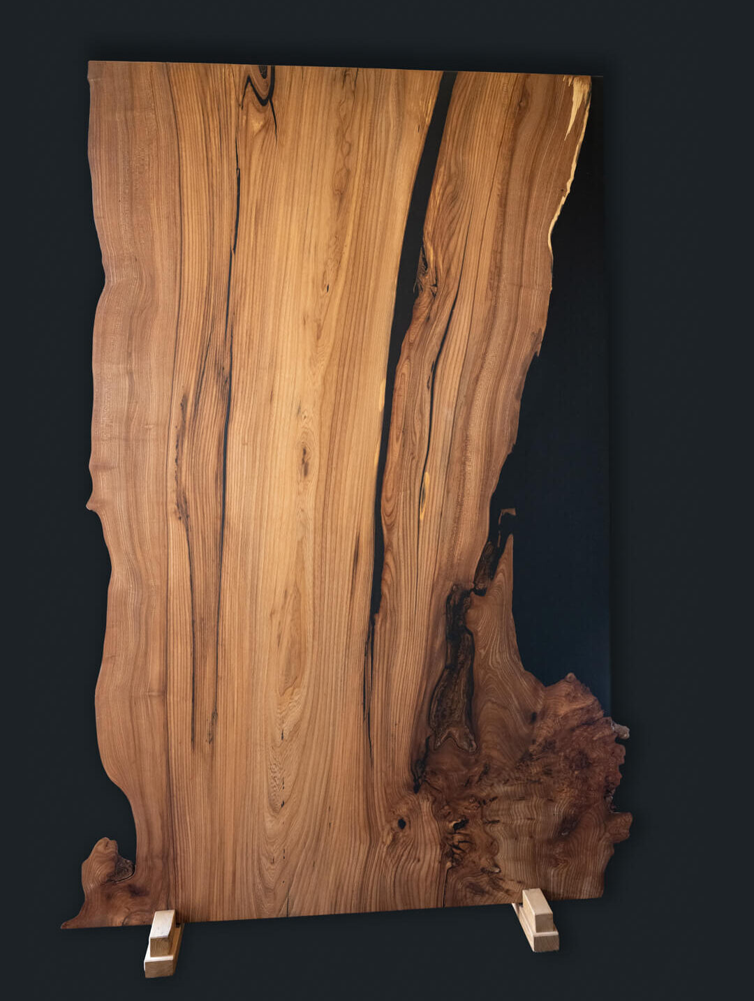 Tischplatte Holz mit schwarzes Epoxy