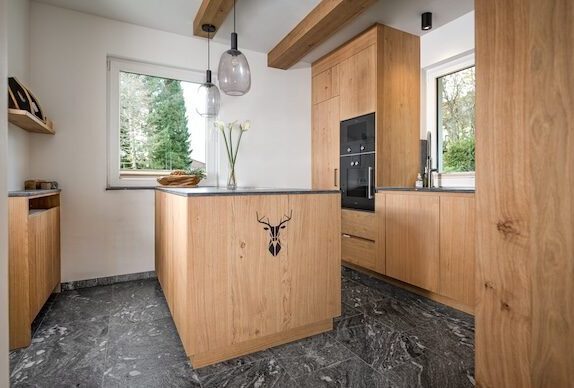 Light wash oak kitchen. Anthrazit natural stone countertop.