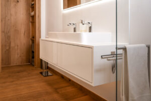 Hochglanz Badezimmer Möbel