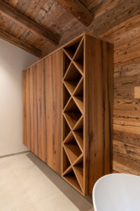 Eichen Badezimmerschrank mit Handtuchfächer