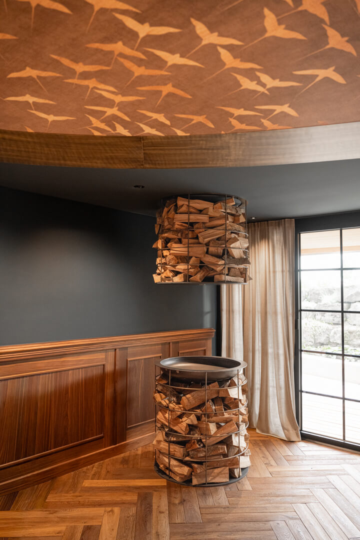 Champagner Kühler Stahl im Holzturm