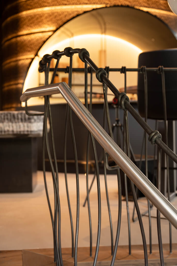 Organisch geformtes Stahlgeländer