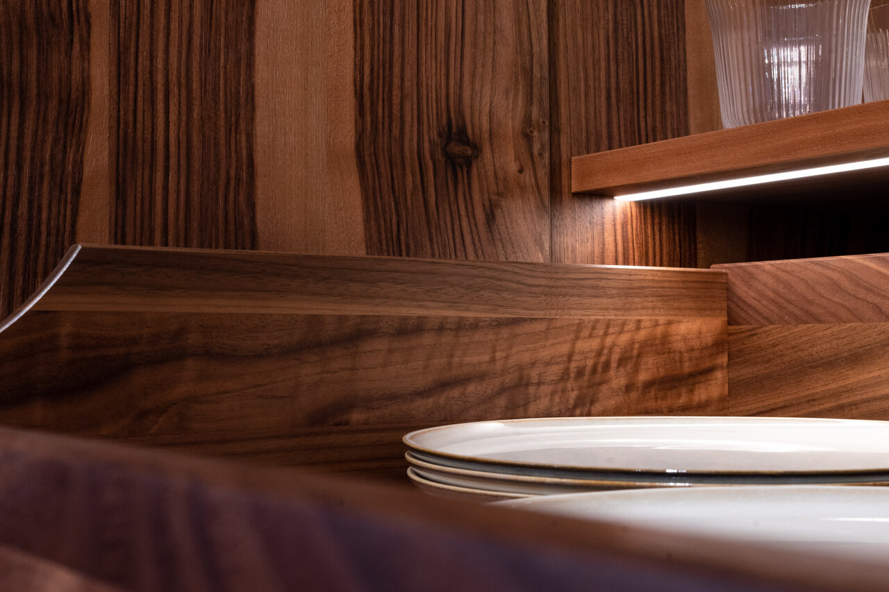 Walnussholz Schublade edel Küche