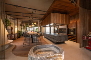 Luxuriöse Hotel-Showküche mit Naturstein, Nussholz, 7,5 meter langen Eichentisch