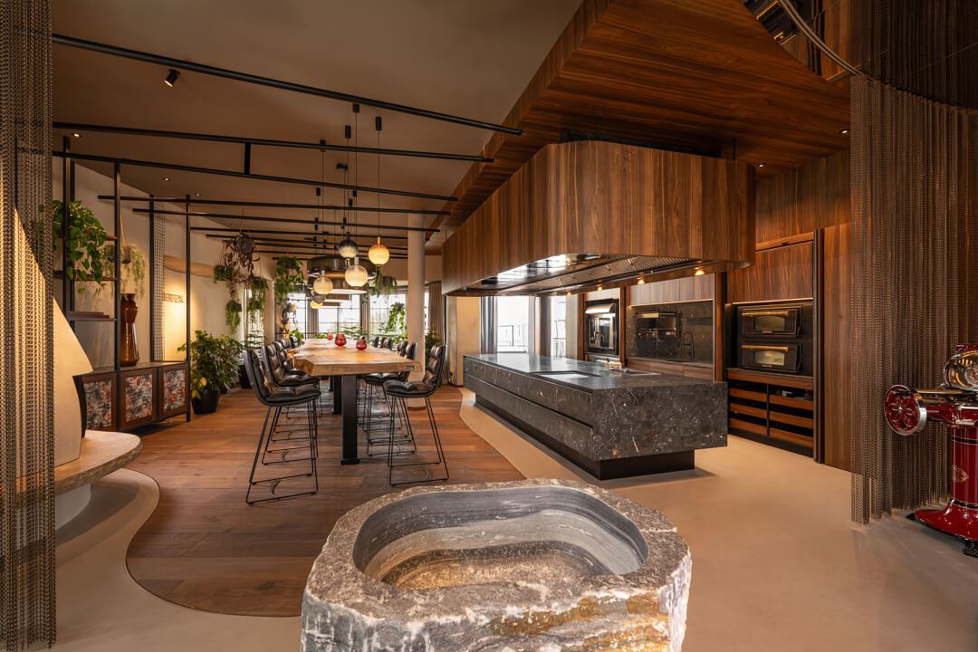 Luxuriöse Hotel-Showküche mit Naturstein, Nussholz, 7,5 meter langen Eichentisch