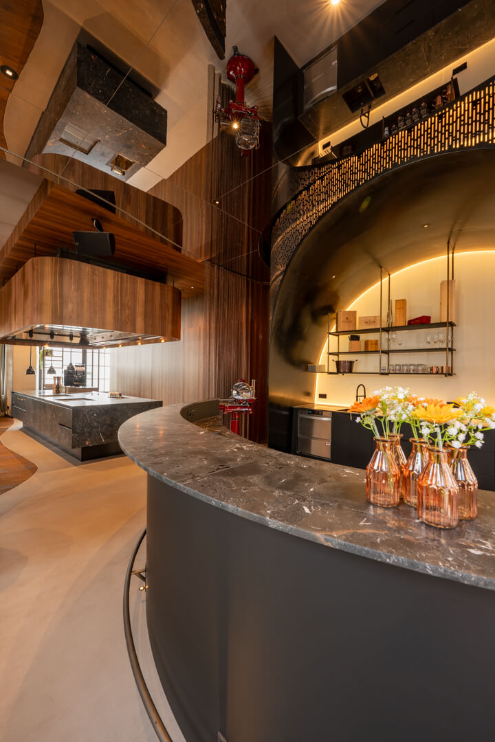 Naturstein Tresen beleuchtete Hotelbar