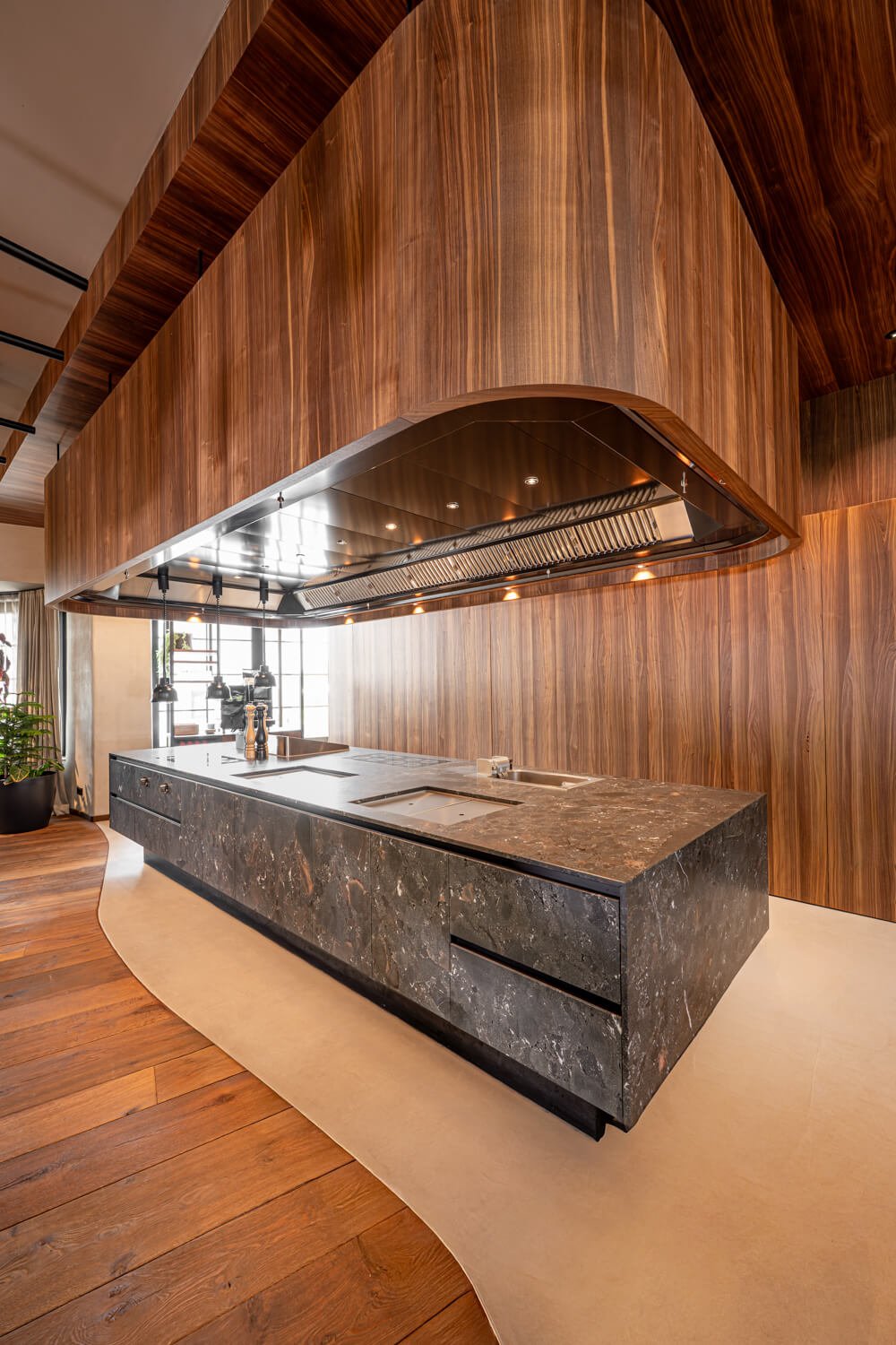 Exklusive 5,5 meter langen Showküche versteckte Wand