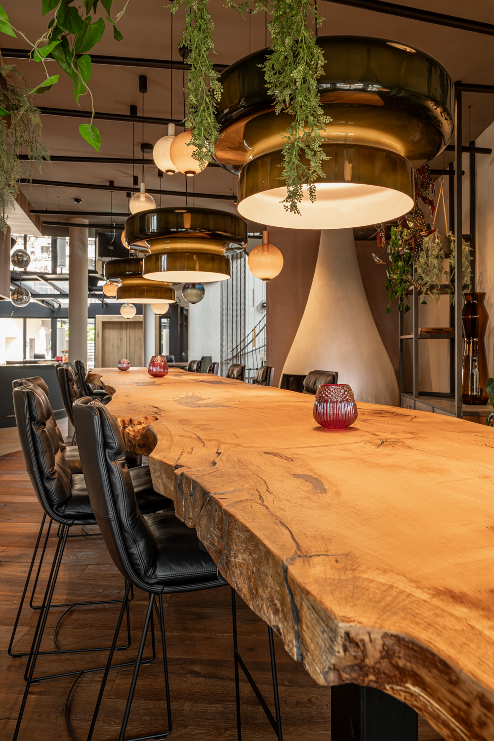 Eichentisch mit Naturkante