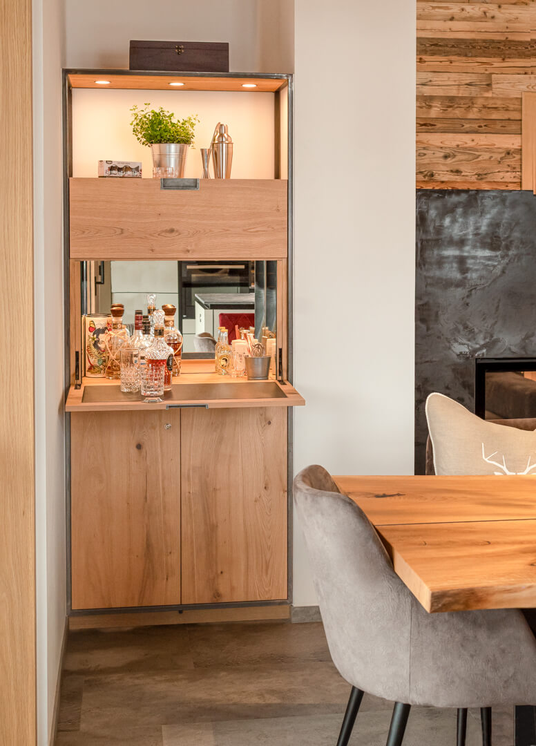 Eingebaute Cocktailbar aus Eichenholz