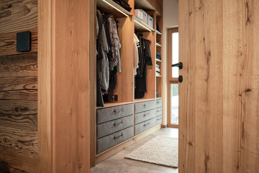 Walk-in closet Altholz und Eichenholz Schrank