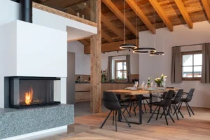 Chalet Esszimmer mit Kamin