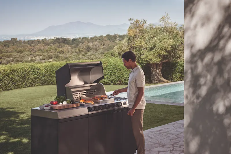 Fire Pro IQ Grill mit intelligenter Temperaturregelung über fünf Sensoren und Steuerung per Miele App.